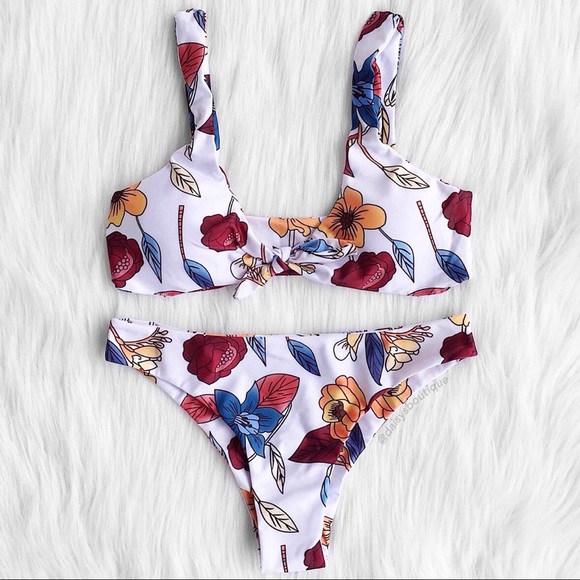 Daisys Boutique Other - Maisy floral knot front bikini set